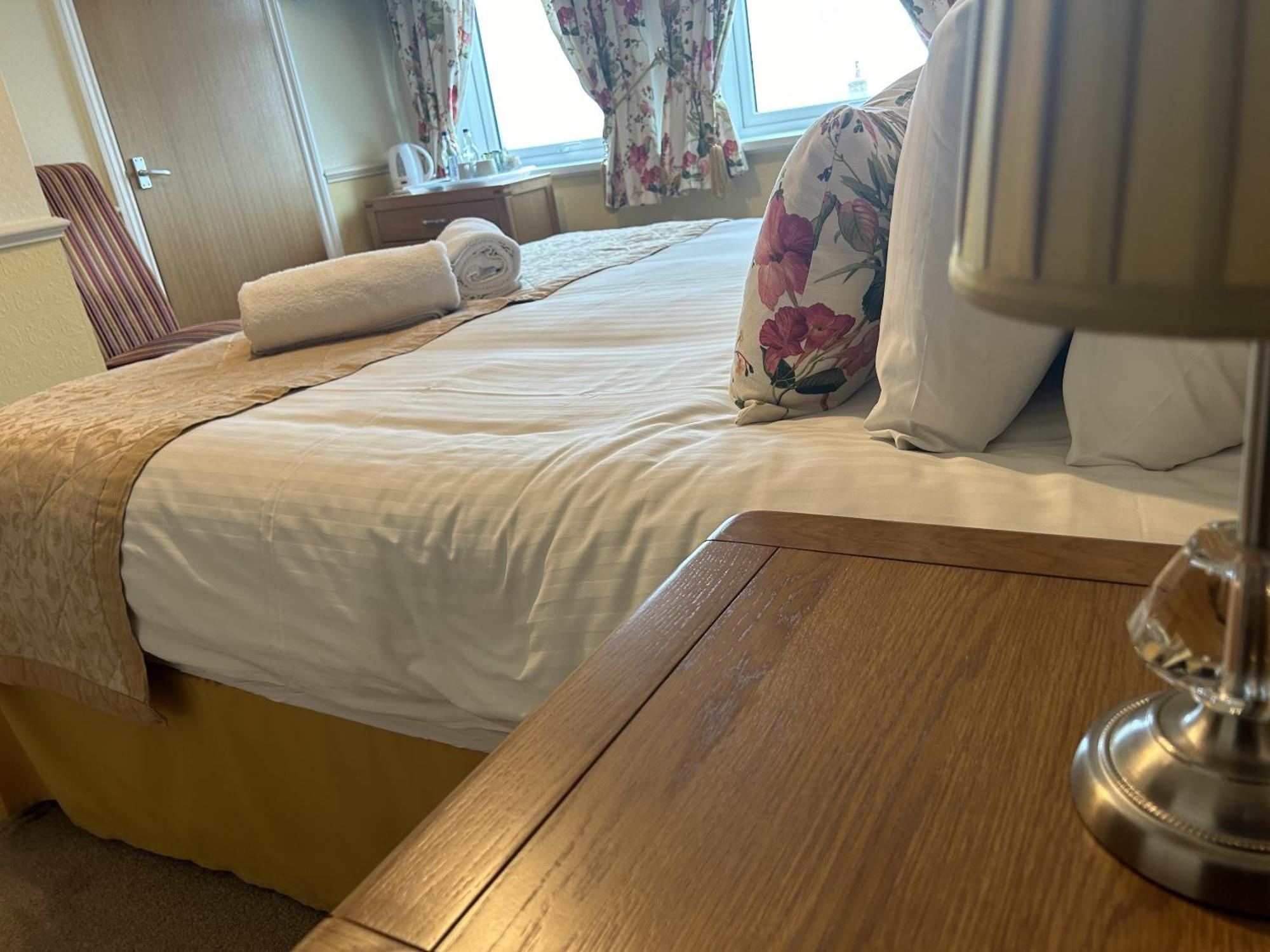 Harbour Lights Guesthouse Free Breakfast ウェーマス エクステリア 写真